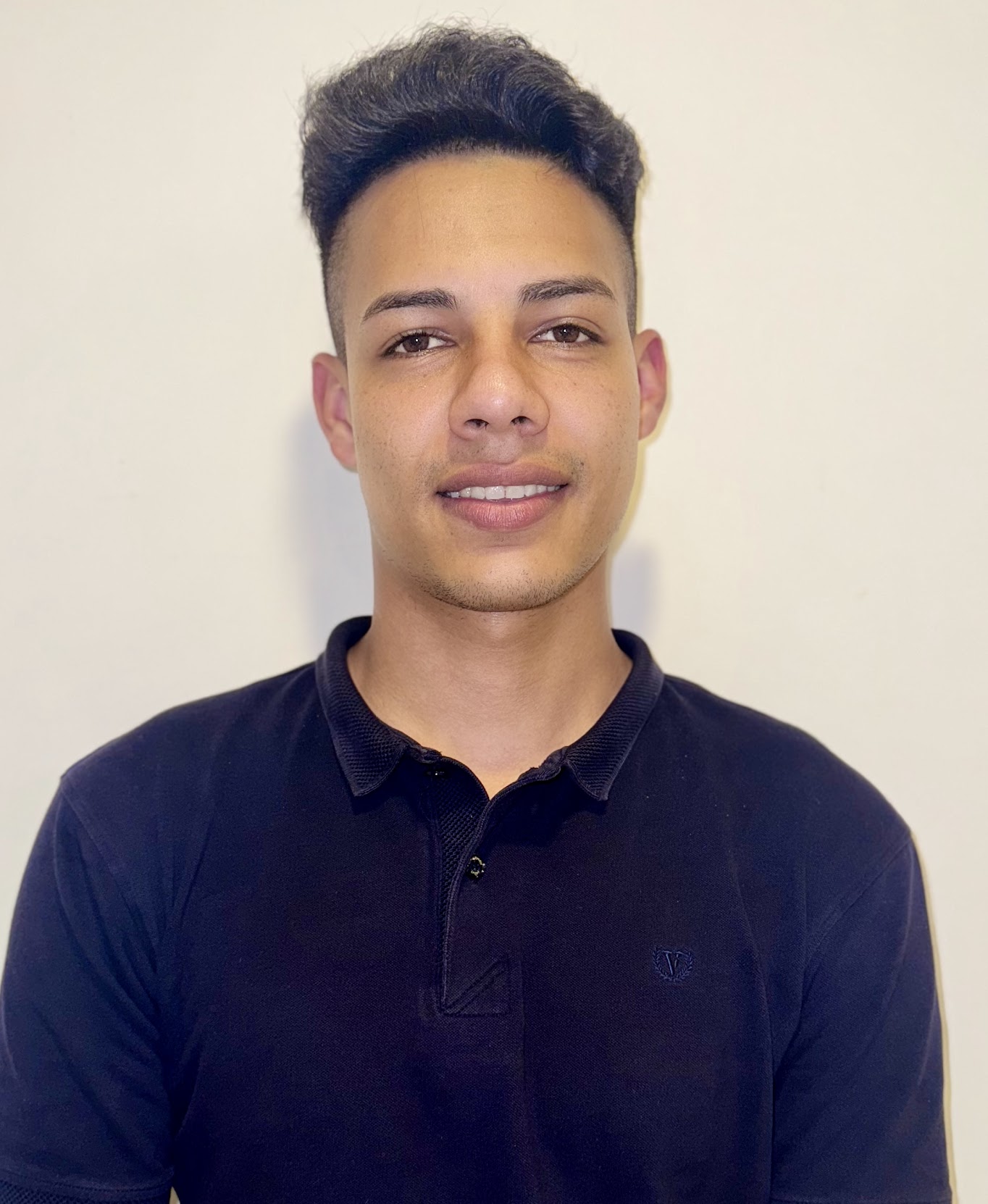 Profesional en informática educativa y facilitador tecnológico, emprendedor en soluciones técnicas: mecánica de motocicletas, electricidad, soporte informático, seguridad electrónica y asistencia móvil. Innovando y sirviendo desde la tecnología y el trabajo práctico.