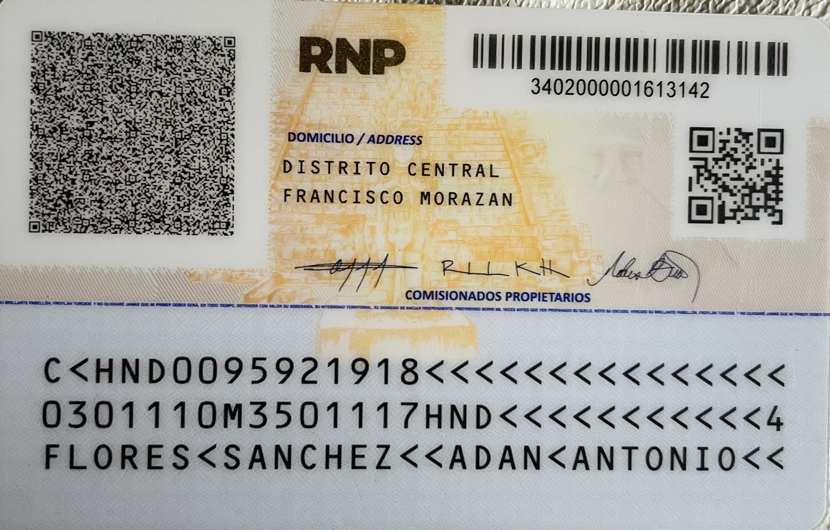 Fotografía del reverso de mi documento de identidad.