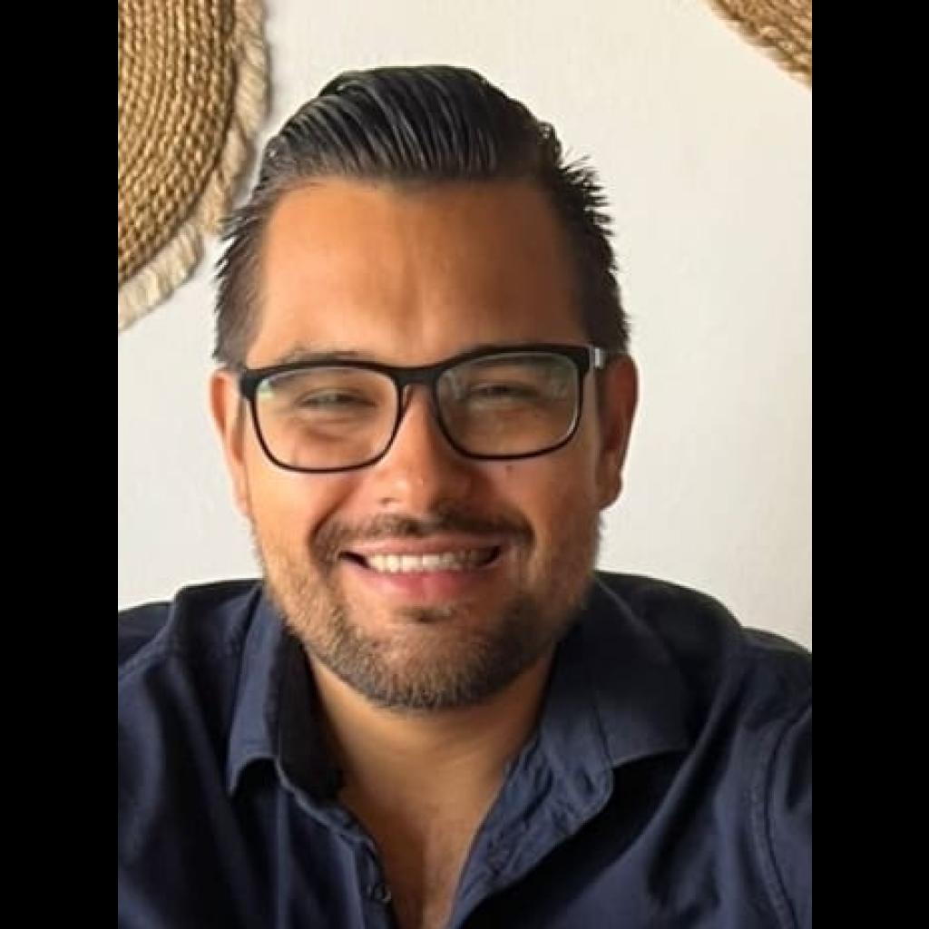 ingeniero en telecomunicaciones dedicado a la construccion Industrial, comercial y residencial